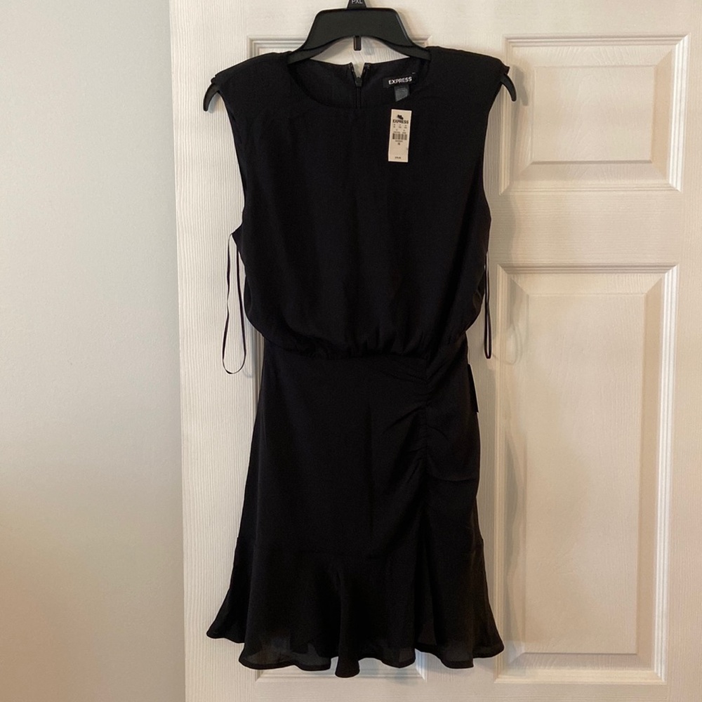 EXPRESS Dress size XS brand new color black length 32” bust 30”
